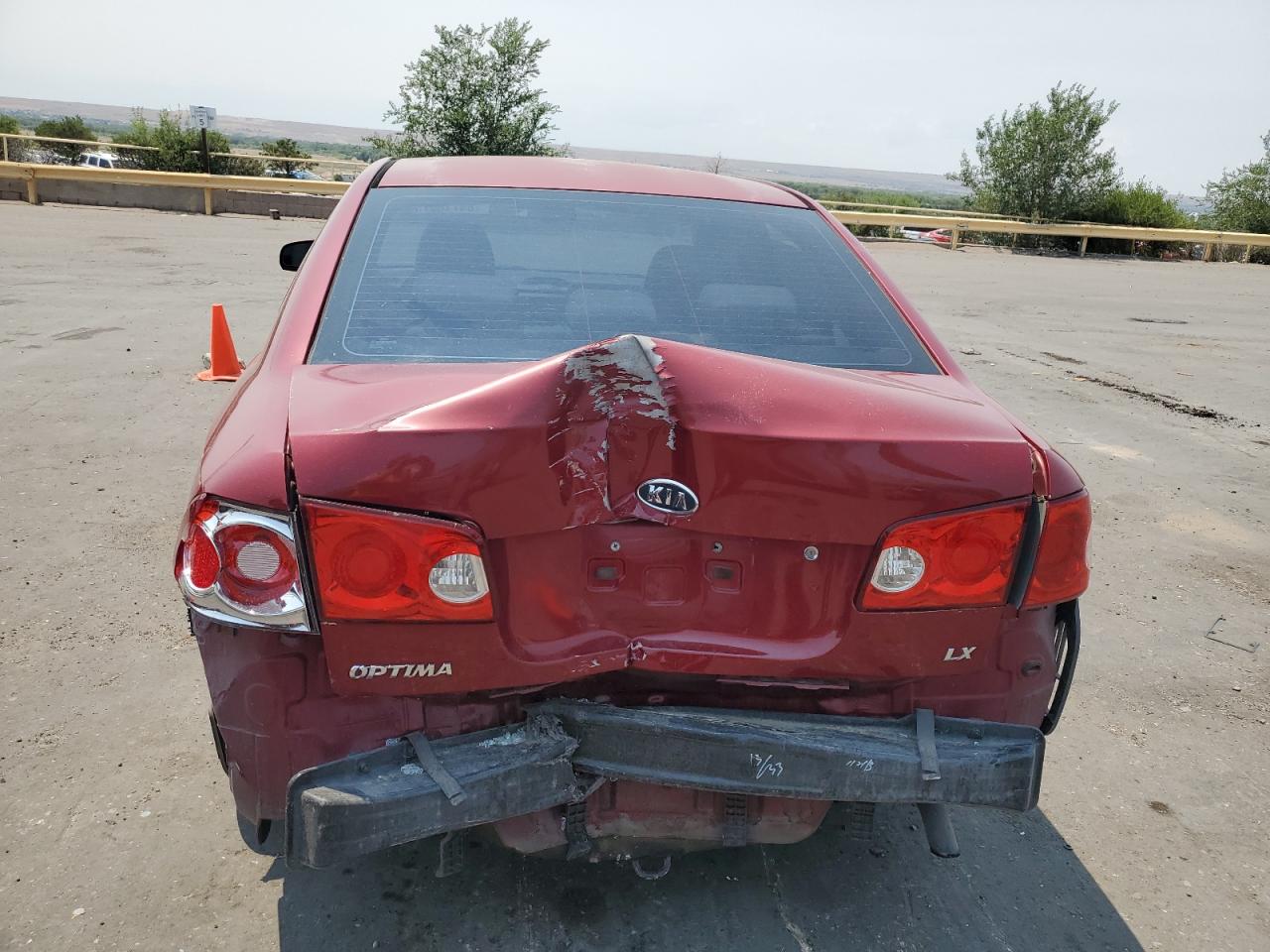 2007 Kia Optima Lx VIN: KNAGE123475105597 Lot: 64716975