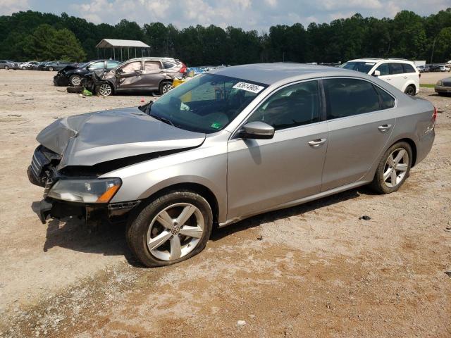 Sedans VOLKSWAGEN PASSAT 2013 Srebrny
