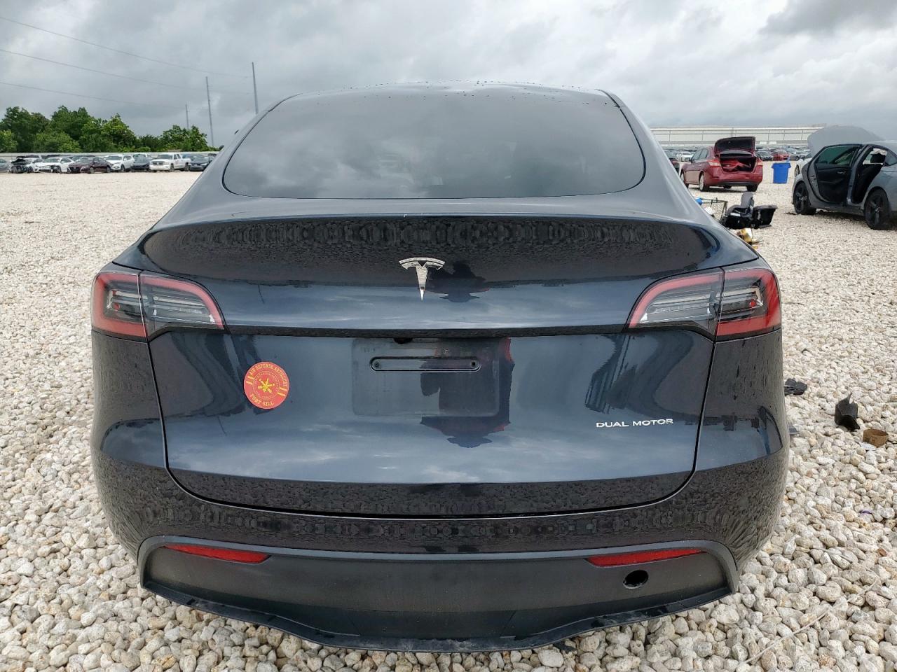 2024 Tesla Model Y VIN: 7SAYGDEE3RA235324 Lot: 63217995