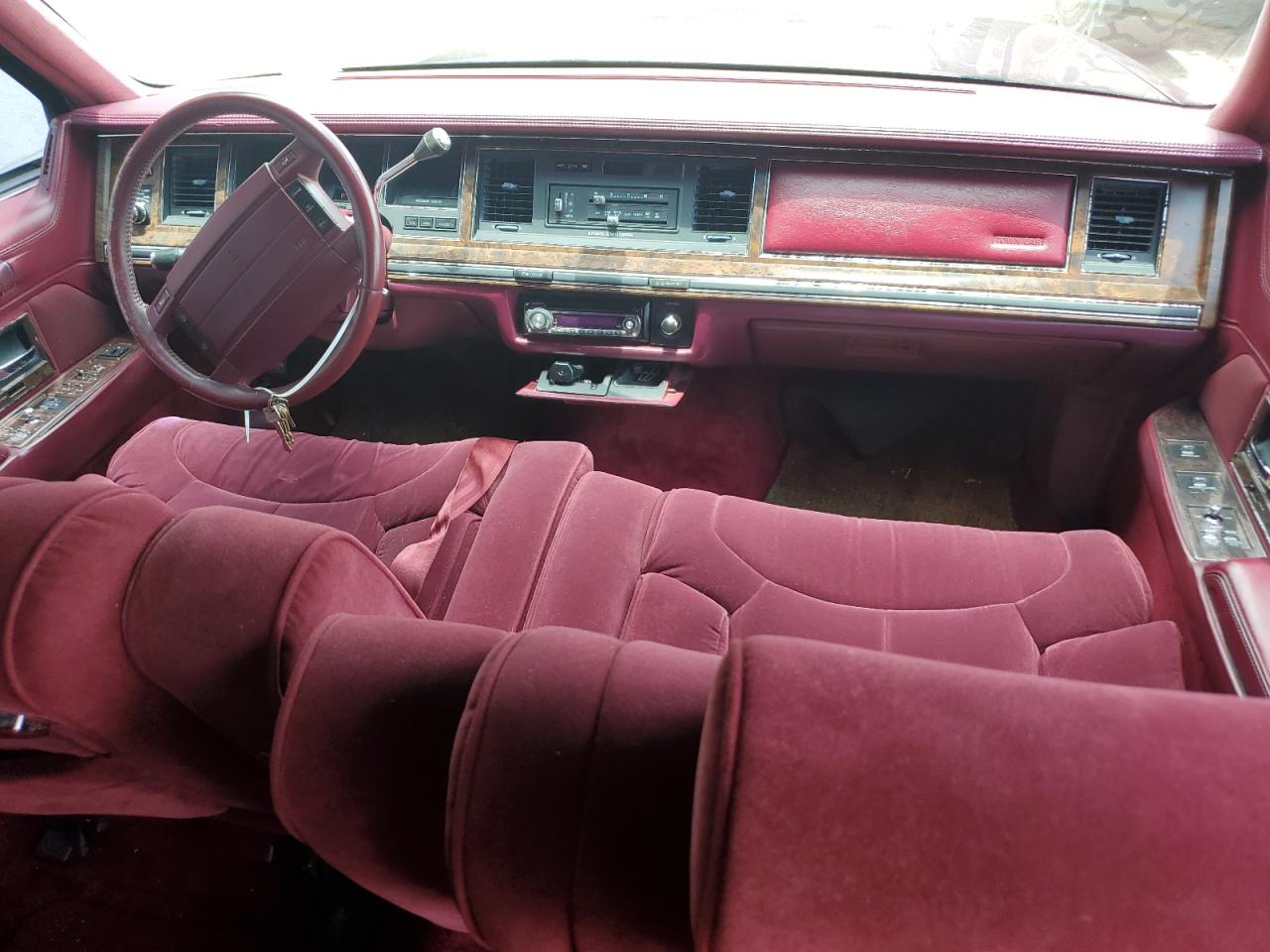 1991 Lincoln Town Car Signature VIN: 1LNCM82W4MY691411 Lot: 63280765