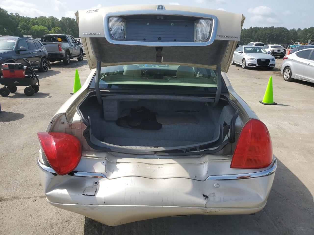 2003 Lincoln Town Car Cartier VIN: 1LNHM83W73Y603339 Lot: 63160135