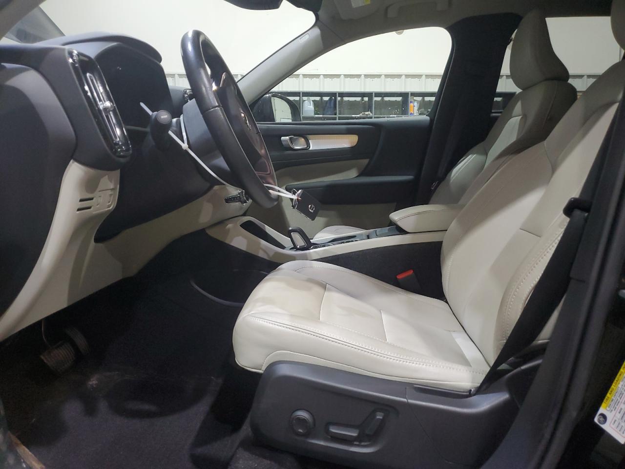 2021 Volvo Xc40 T5 Momentum VIN: YV4162UK4M2432527 Lot: 64670165