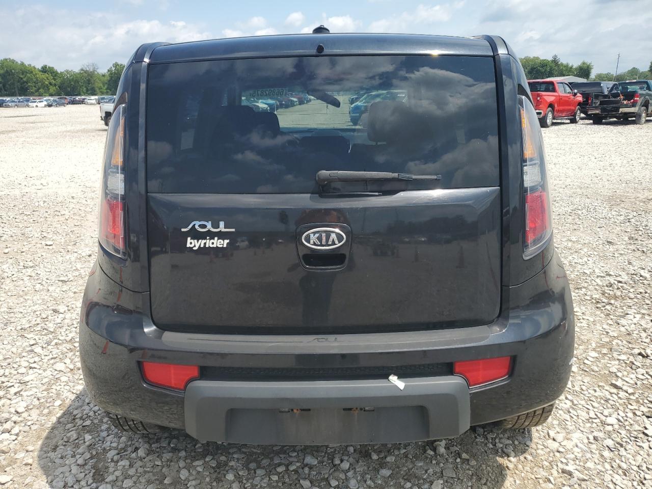2011 Kia Soul + VIN: KNDJT2A23B7282040 Lot: 66892875