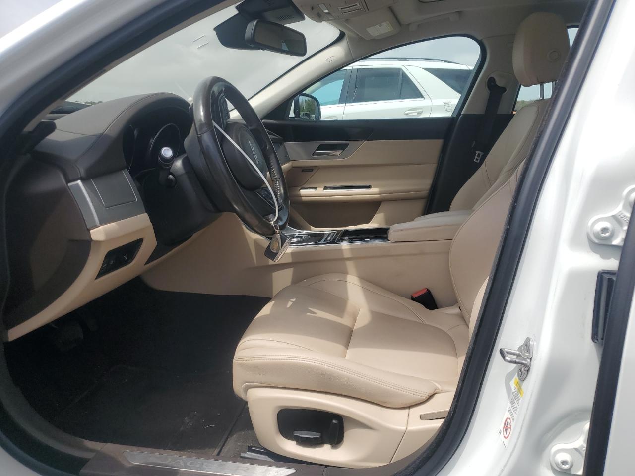 2018 Jaguar Xf Premium VIN: SAJBJ4FX8JCY55502 Lot: 63573375