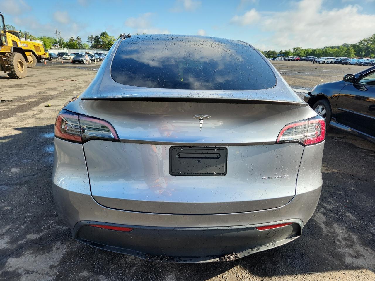 2024 Tesla Model Y VIN: 7SAYGDEE2RA316976 Lot: 64211405