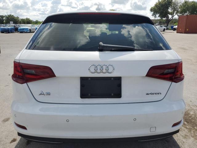 Hatchbacks AUDI A3 2016 Biały