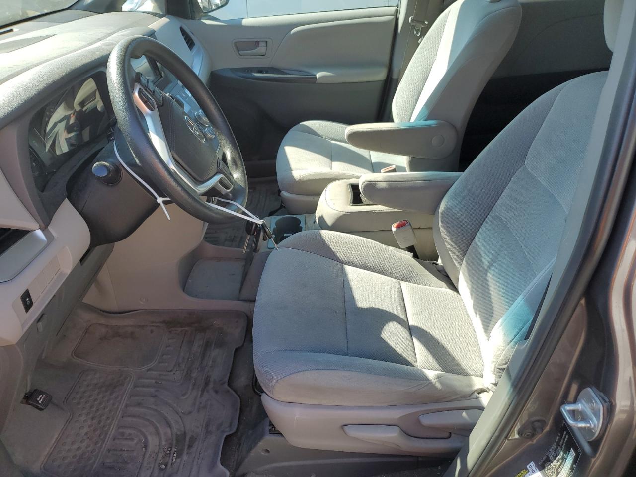 2016 Toyota Sienna VIN: 5TDZK3DC5GS701101 Lot: 62459465