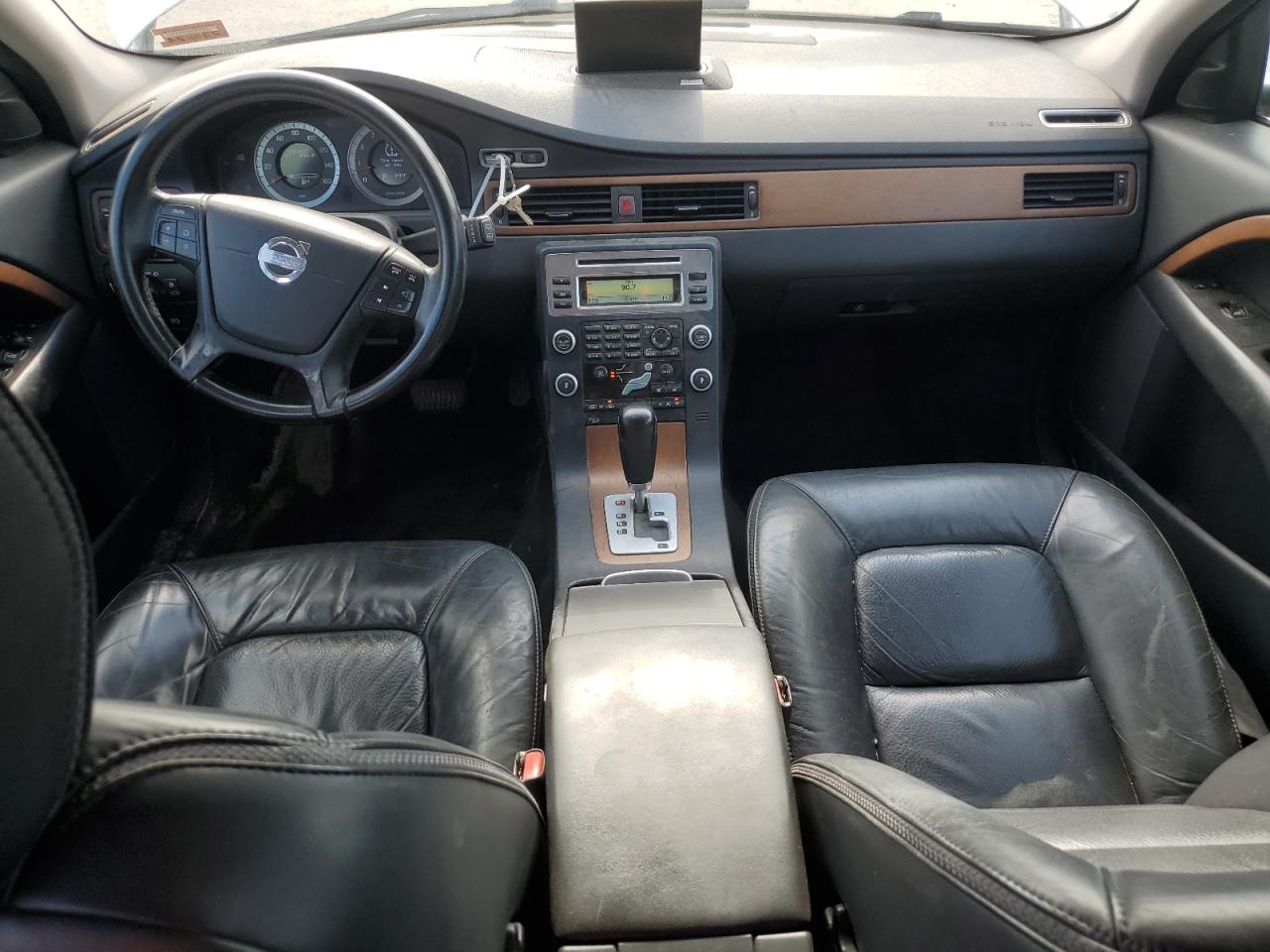 2010 Volvo Xc70 3.2 VIN: YV4960BZ3A1075950 Lot: 63374535