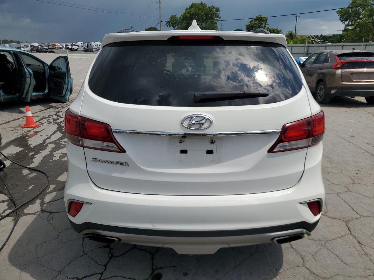 2017 Hyundai Santa Fe Se VIN: KM8SM4HF7HU165296 Lot: 64424545