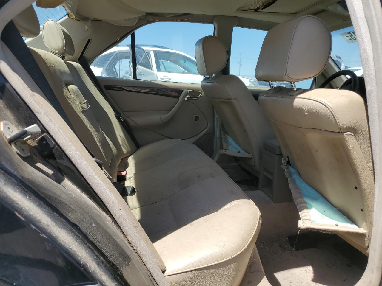 2000 Mercedes-Benz C 230 VIN: WDBHA24G4YF937184 Lot: 63867015