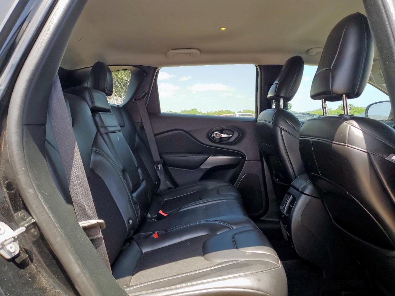 2019 Jeep Cherokee Latitude Plus VIN: 1C4PJLLB2KD108688 Lot: 65156155