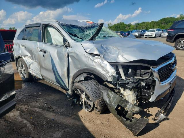  KIA SORENTO 2016 Srebrny