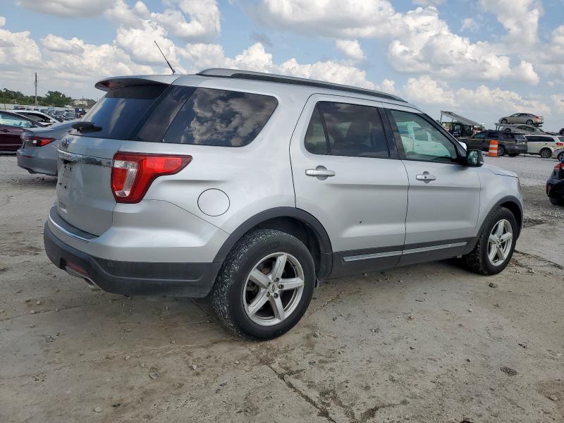  FORD EXPLORER 2018 Серебристый