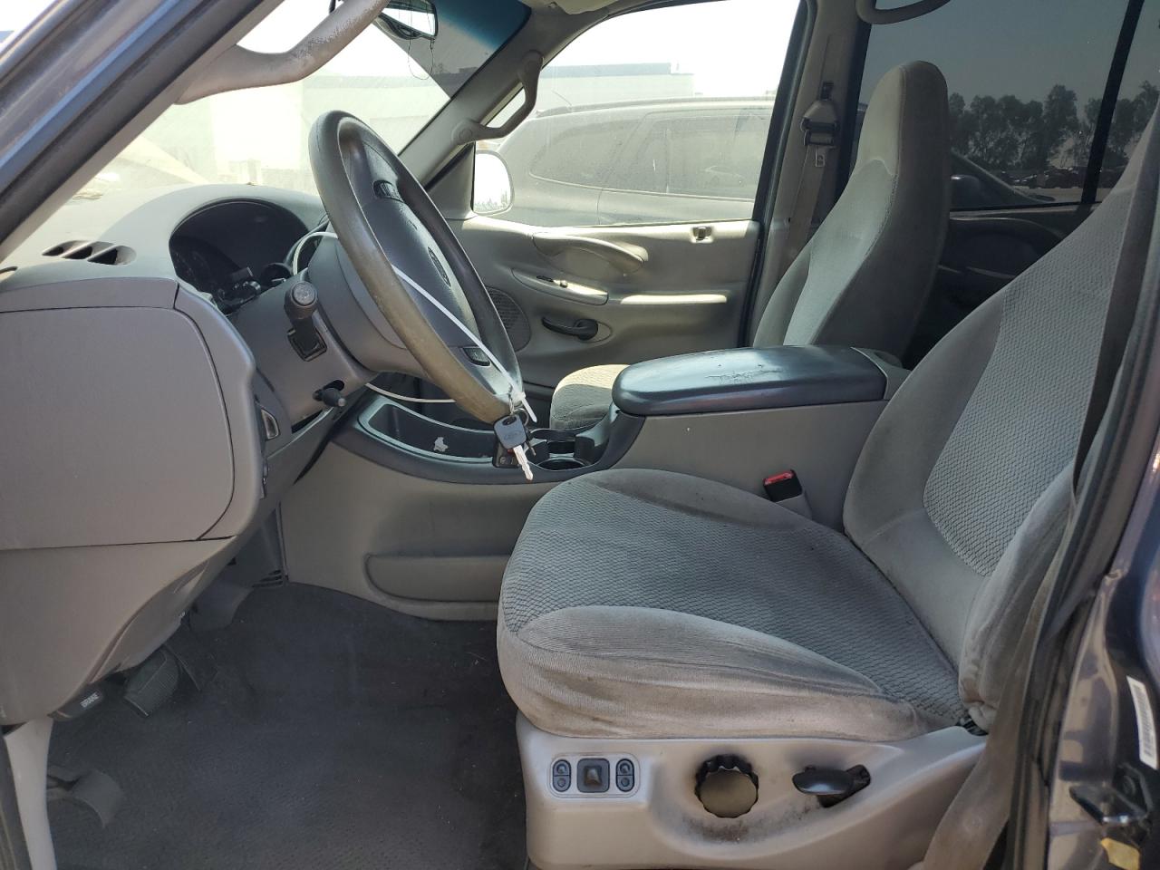 2000 Ford Expedition Xlt VIN: 1FMRU1560YLB04041 Lot: 65178625