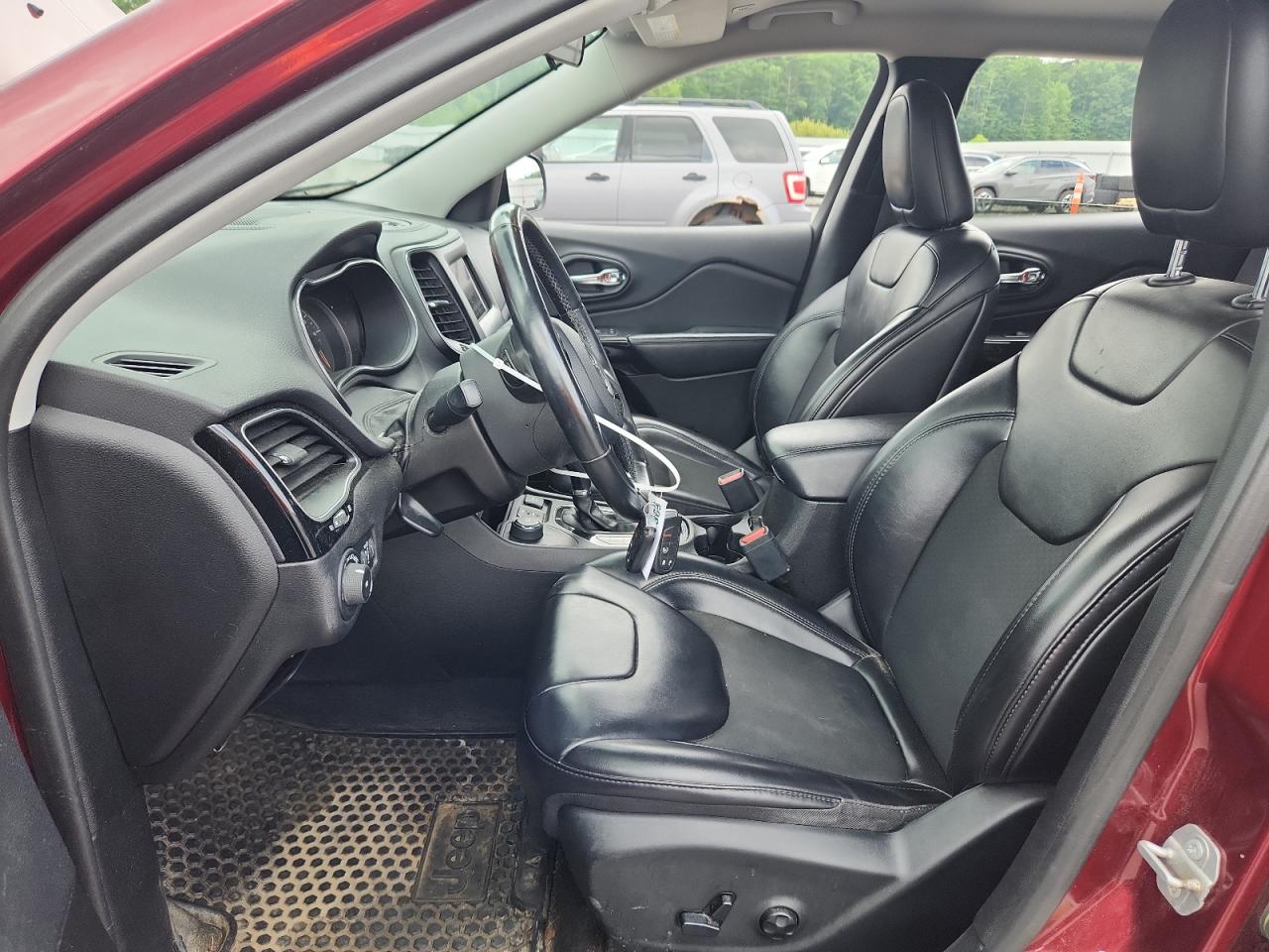 2019 Jeep Cherokee Latitude Plus VIN: 1C4PJMLX9KD390538 Lot: 64725895