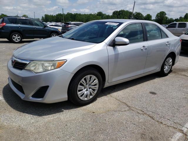 Sedans TOYOTA CAMRY 2012 Srebrny
