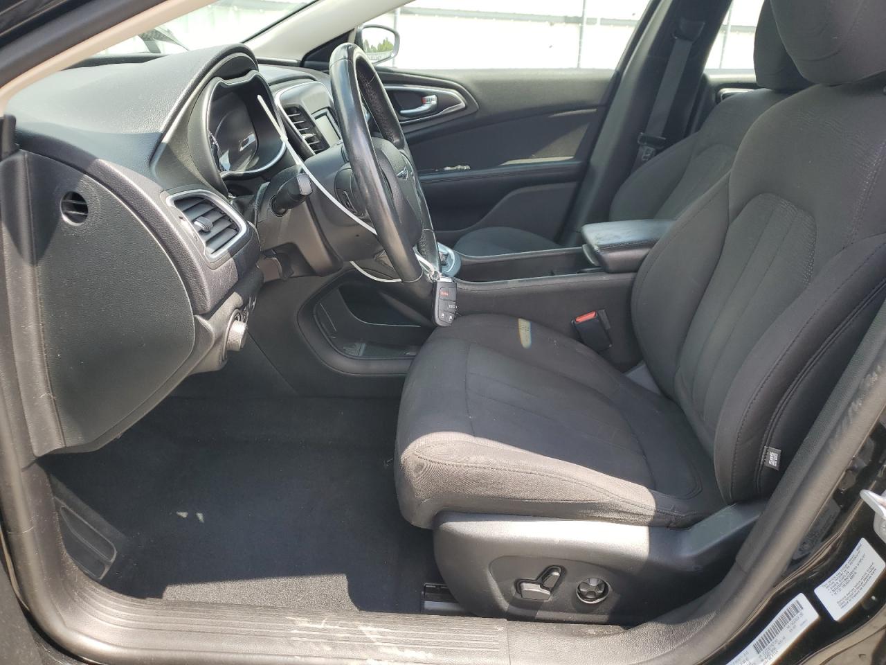 2015 Chrysler 200 Limited VIN: 1C3CCCAB7FN671543 Lot: 64809475