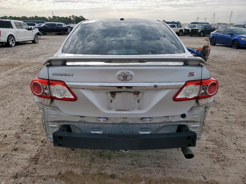  TOYOTA COROLLA 2013 Srebrny