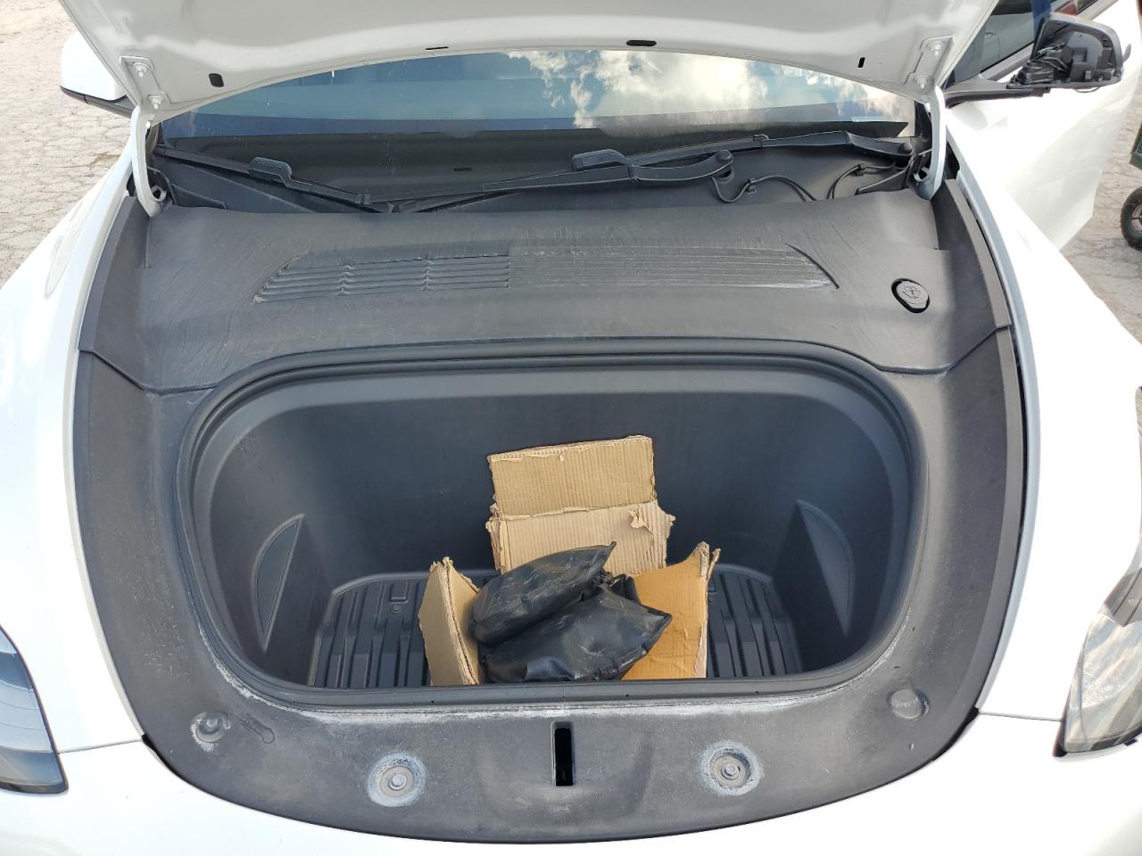 2020 Tesla Model Y VIN: 5YJYGDEE5LF011687 Lot: 64645135