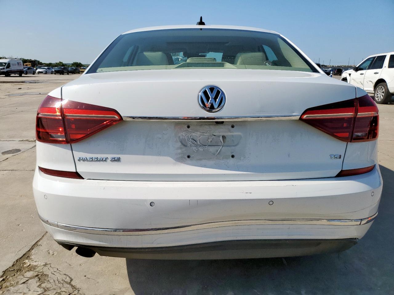 2018 Volkswagen Passat Se VIN: 1VWBA7A36JC018524 Lot: 62701455