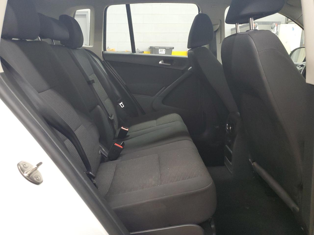 2015 Volkswagen Tiguan S VIN: WVGAV7AXXFW549104 Lot: 65180255