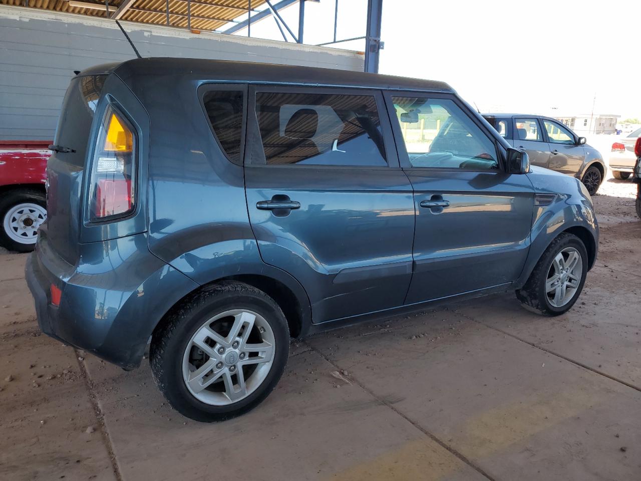 2011 Kia Soul + VIN: KNDJT2A26B7195877 Lot: 66022815