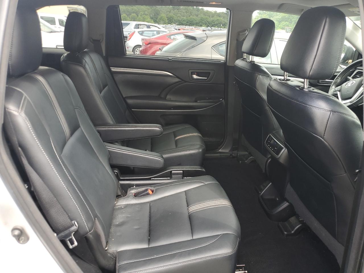 2018 Toyota Highlander Se VIN: 5TDJZRFH4JS548951 Lot: 64453995