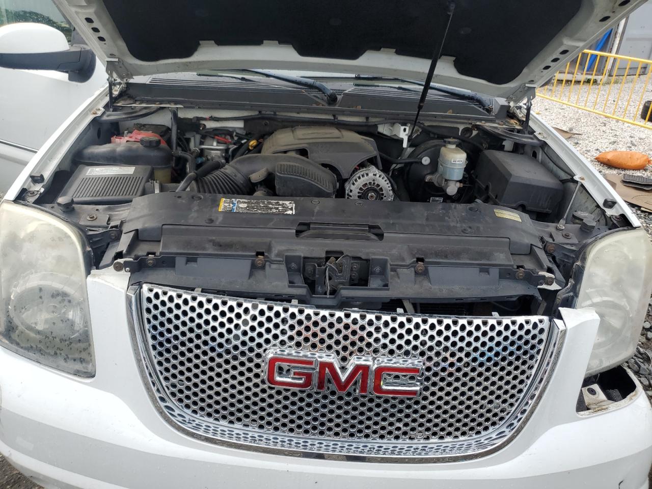 2008 GMC Yukon Xl Denali VIN: 1GKFK66848J127817 Lot: 64902345