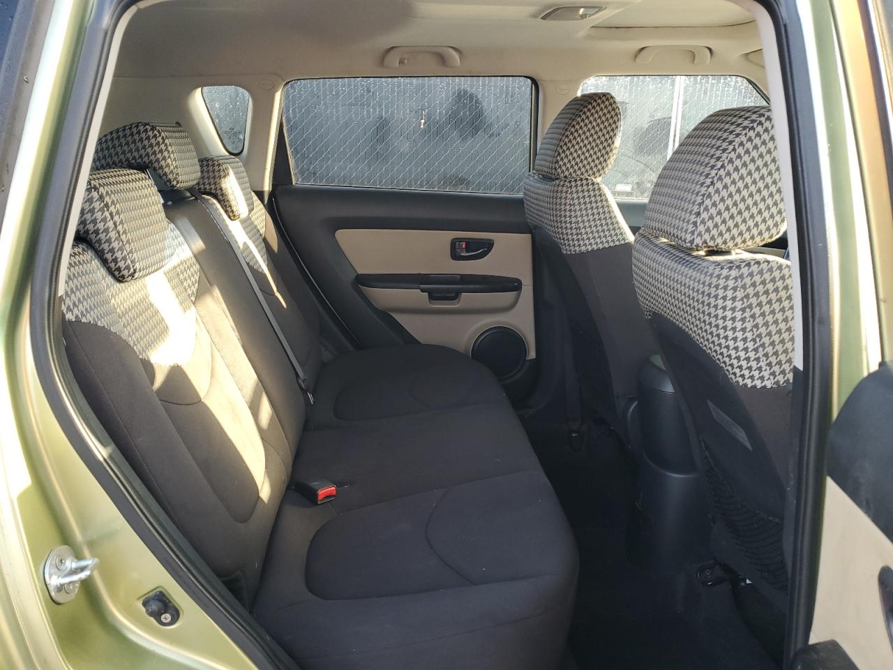 2010 Kia Soul + VIN: KNDJT2A22A7106479 Lot: 64784015