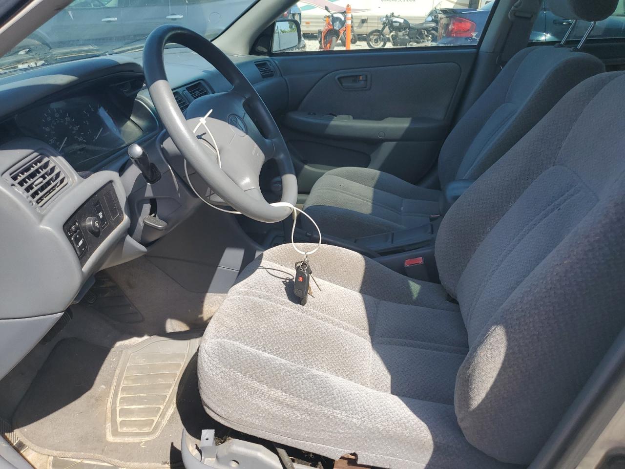 2001 Toyota Camry Le VIN: 4T1BF22K81U127618 Lot: 65903205