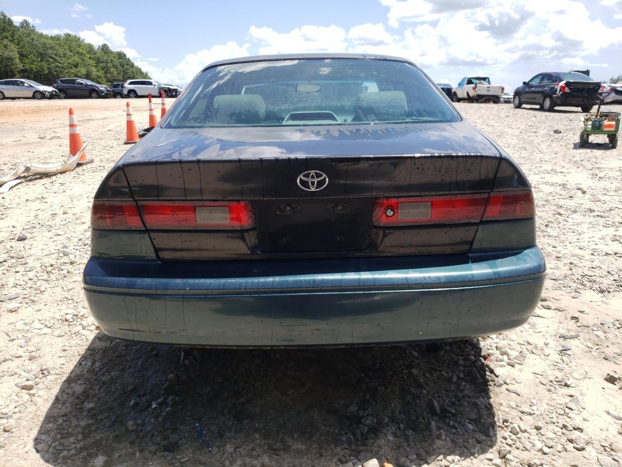 1999 Toyota Camry Le VIN: 4T1BF28K2XU085561 Lot: 64436255