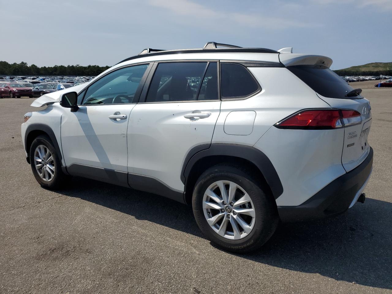 2022 Toyota Corolla Cross Le VIN: 7MUBAABG8NV028581 Lot: 65639225