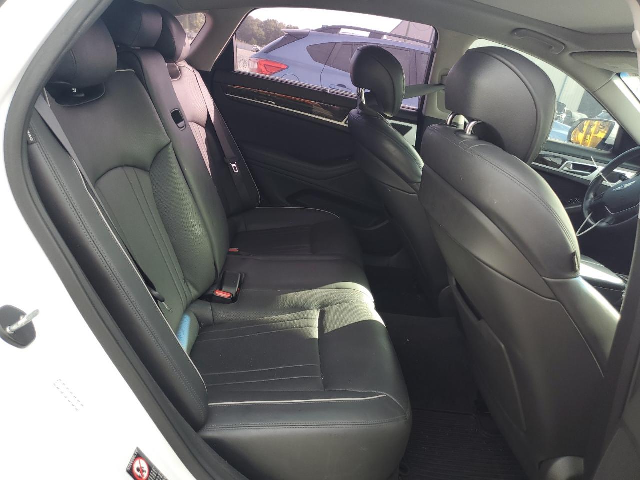 2015 Hyundai Genesis 3.8L VIN: KMHGN4JE4FU081826 Lot: 63007175