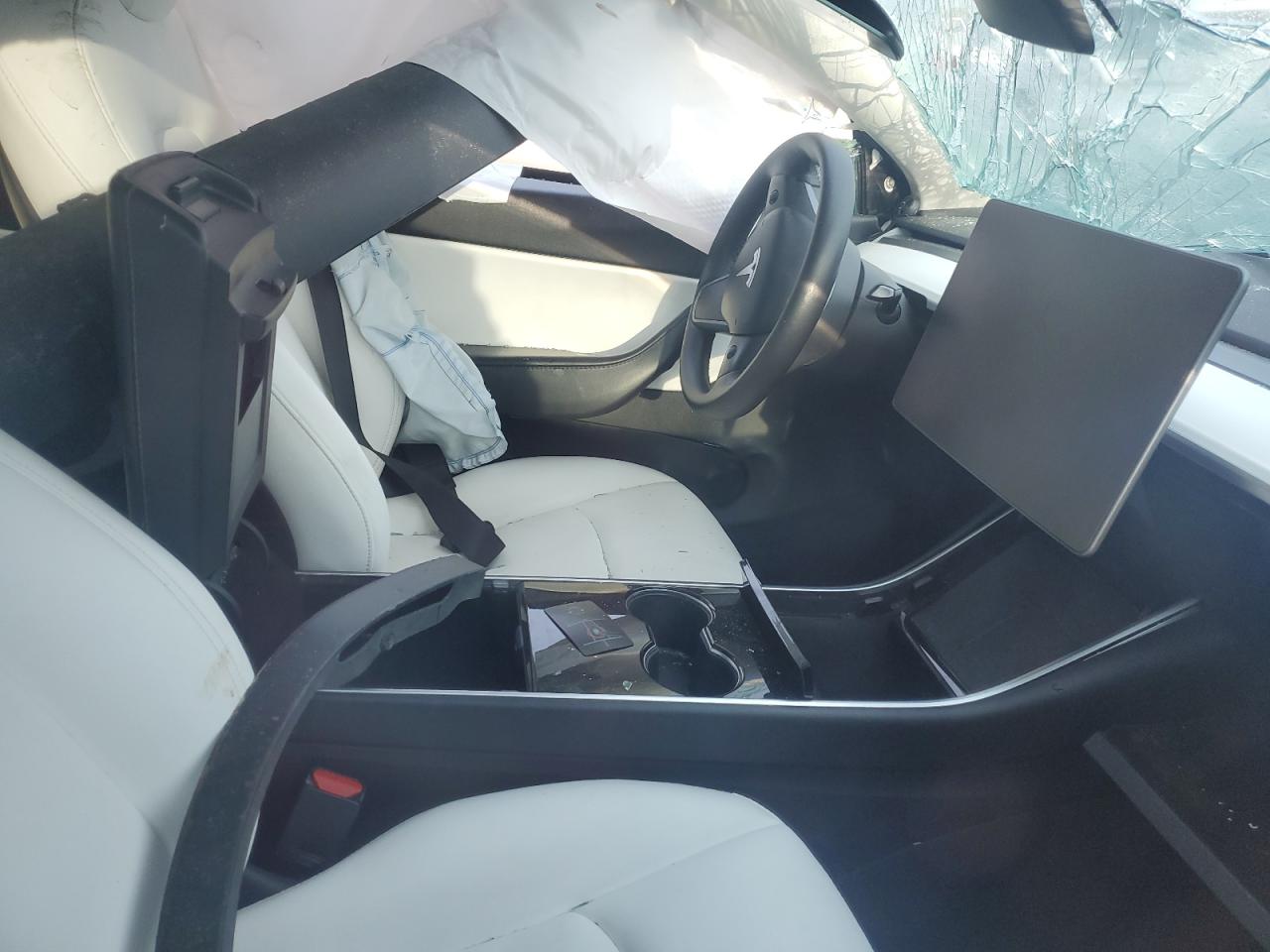 2020 Tesla Model Y VIN: 5YJYGDEE7LF049972 Lot: 66141075