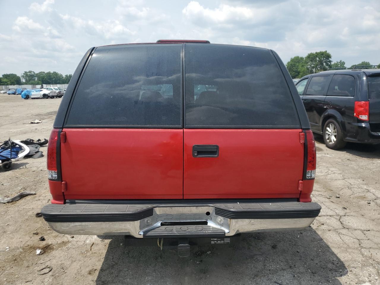 1999 Chevrolet Suburban C1500 VIN: 1GNEC16R4XJ327036 Lot: 63618895