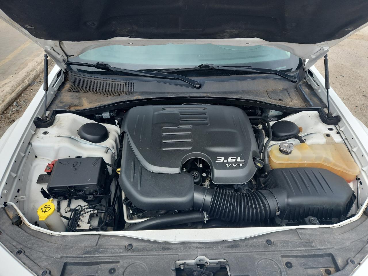 2017 Chrysler 300 Limited VIN: 2C3CCAAG2HH663586 Lot: 63089825