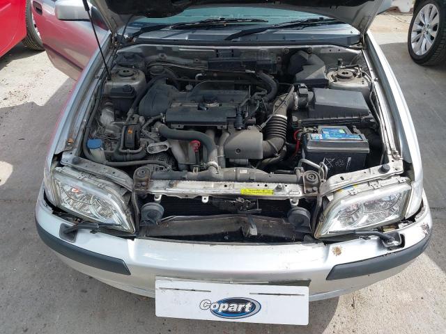 2003 VOLVO V40 S