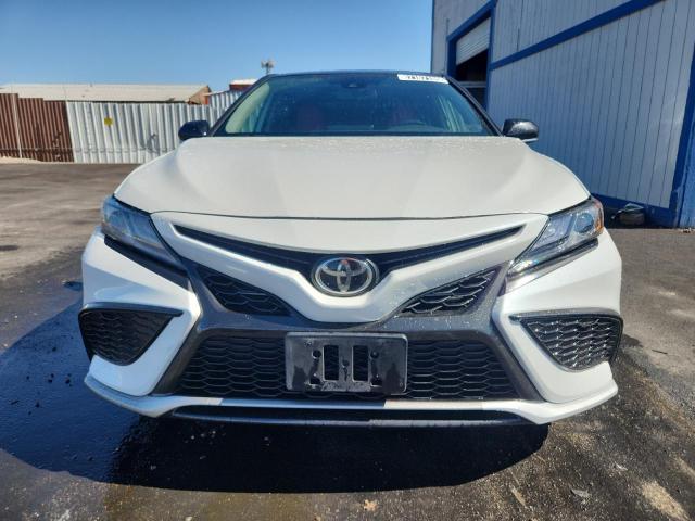  TOYOTA CAMRY 2021 Белы