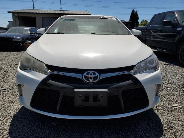  TOYOTA CAMRY 2016 Biały