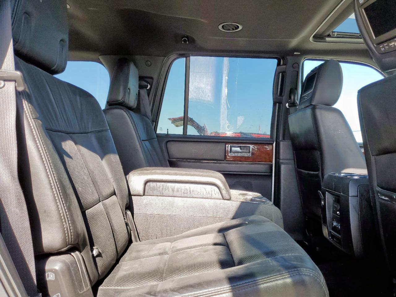 5lmjj2h57del04375 5LMJJ2H57DEL04375 2013 Lincoln Navigator