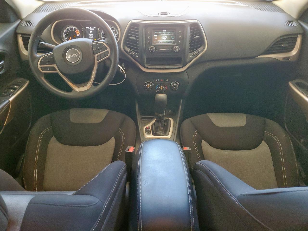 2018 Jeep Cherokee Latitude VIN: 1C4PJLCXXJD523770 Lot: 65296945