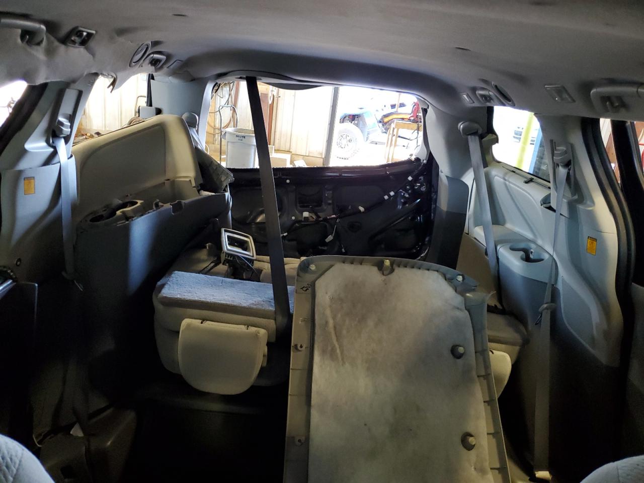 2011 Toyota Sienna Le VIN: 5TDKK3DCXBS042703 Lot: 64953245