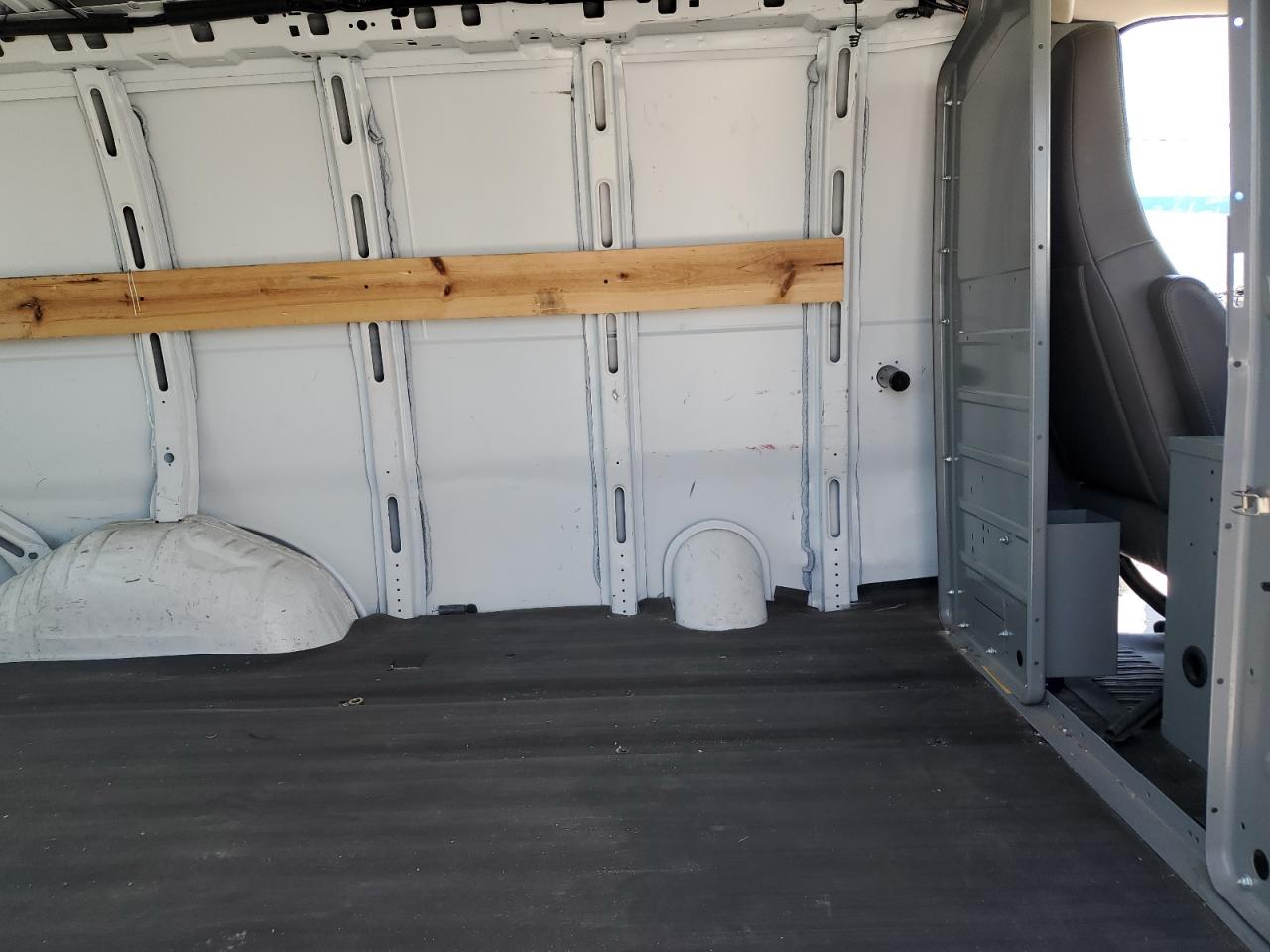 2016 Chevrolet Express G2500 VIN: 1GCWGAFF0G1326635 Lot: 64253545