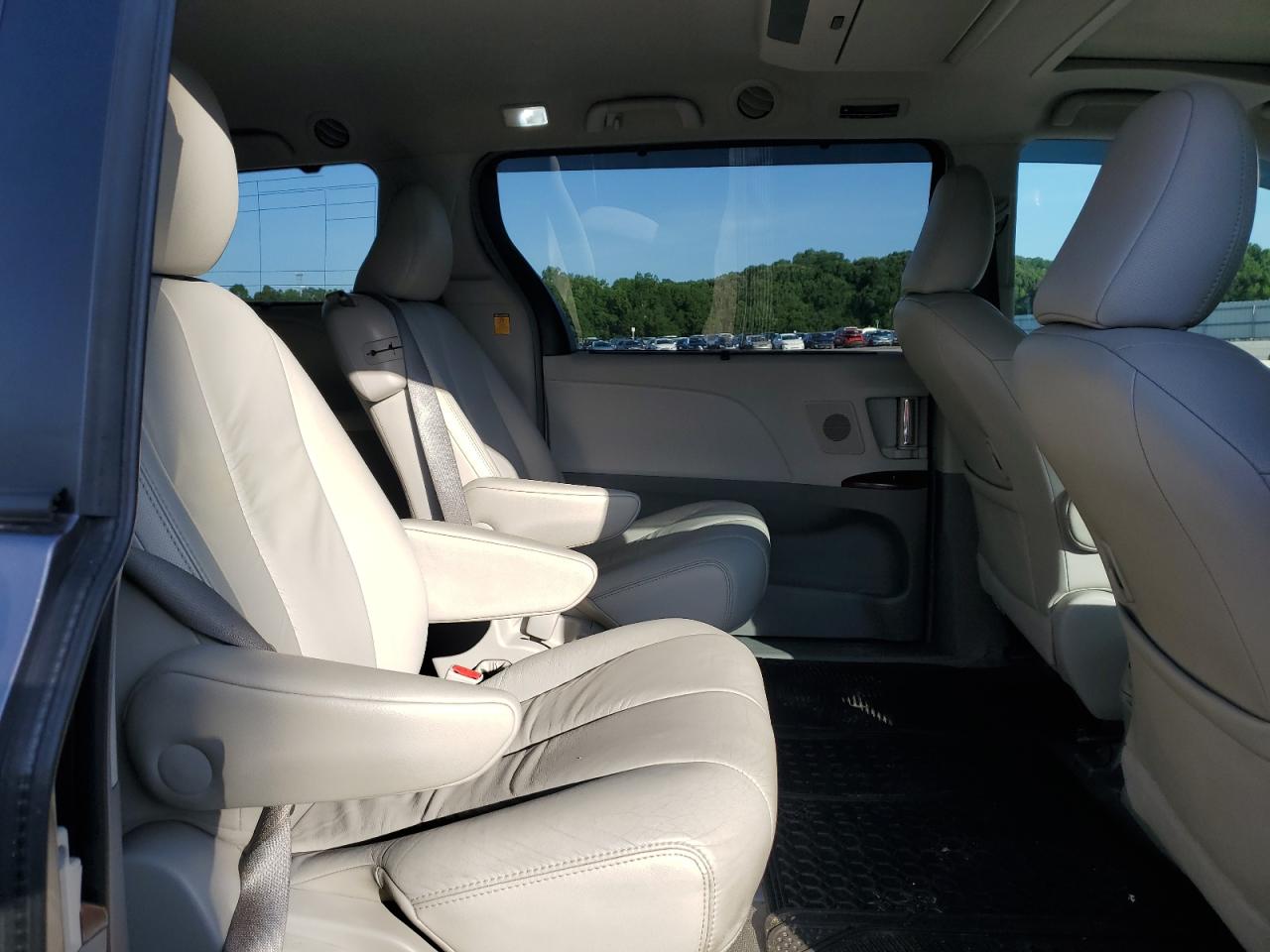 2011 Toyota Sienna Xle VIN: 5TDYK3DC6BS138368 Lot: 65564825