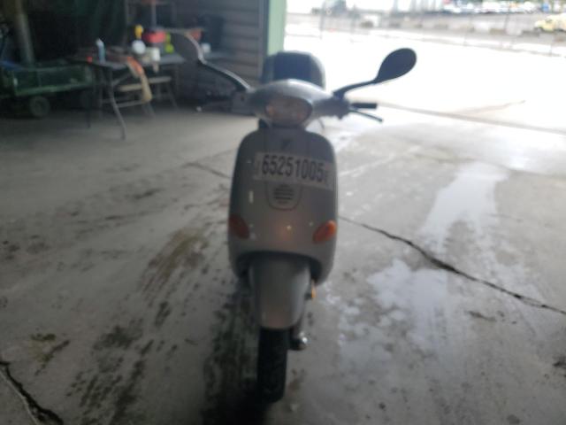 2001 VESPA M198F   