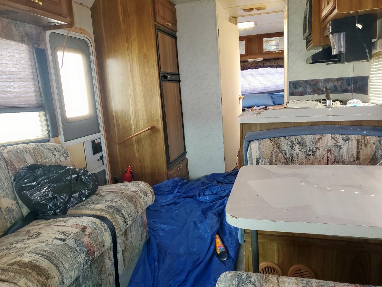 1998 Ford Econoline E450 Super Duty Cutaway Van Rv VIN: 1FDXE40S1WHA87101 Lot: 63826415