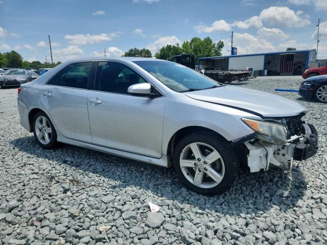  TOYOTA CAMRY 2014 Srebrny