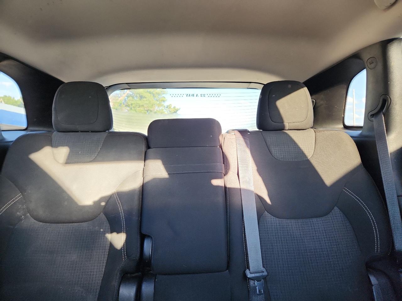 2016 Jeep Cherokee Latitude VIN: 1C4PJMCS3GW197818 Lot: 63289575