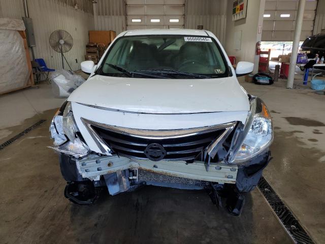  NISSAN VERSA 2018 Білий