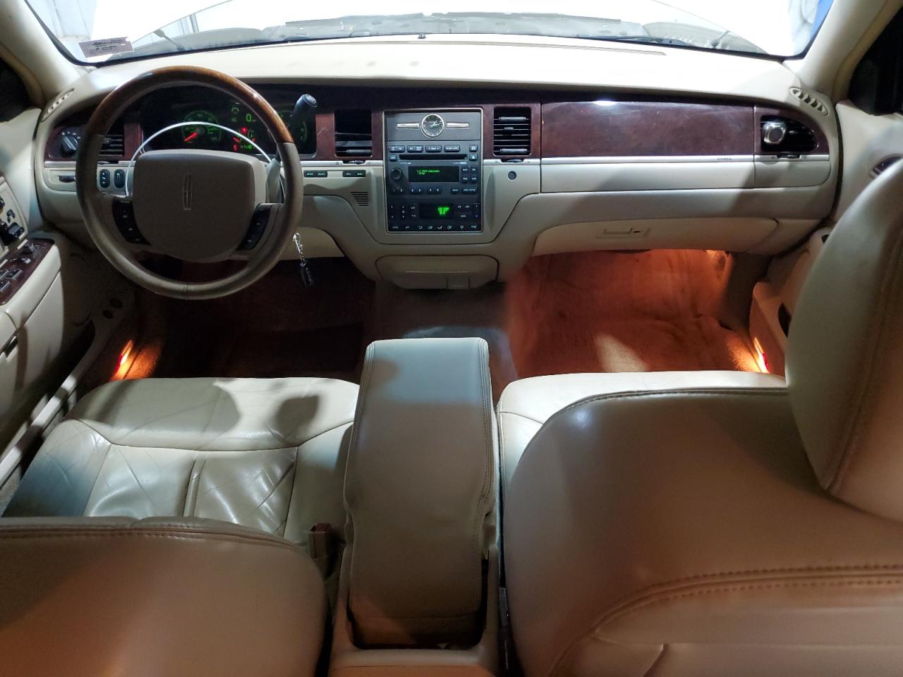 2008 Lincoln Town Car Signature Limited VIN: 2LNHM82W48X649915 Lot: 66138215